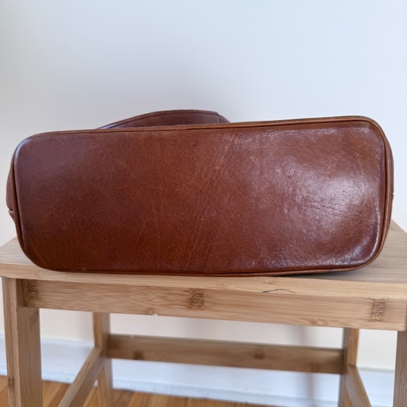 Beautiful Vintage 90s Rich cognac leather shoulder bag - Picture 4 of 11